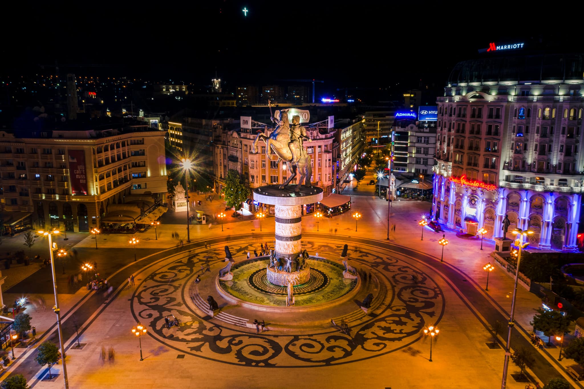 The dynamic and eclectic capital of North Macedonia, Skopje surprises with its striking architectural contrasts blending Ottoman, Balkan, and modern influences. Stroll through the old Ottoman bazaar, explore Skopje Fortress, admire the sculptures and modern monuments of the city center, and taste delicious local cuisine in numerous traditional restaurants. A fascinating city to discover without delay.