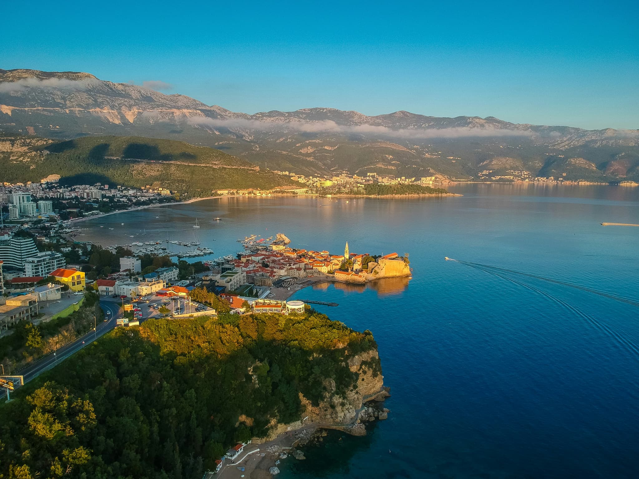 Nicknamed the 'Montenegrin Riviera', Budva is famous for its turquoise-water beaches and festive Mediterranean atmosphere. But this seaside town also charms with its rich cultural heritage, with a fortified old town full of historical monuments, narrow streets, and typical restaurants. Whether for a relaxing stay, cultural escapades, or lively nightlife, Budva offers a complete experience on the sunny shores of the Adriatic.